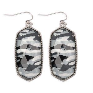 NWT *BOUTIQUE* BLACK/GRAY CAMO EARRINGS
